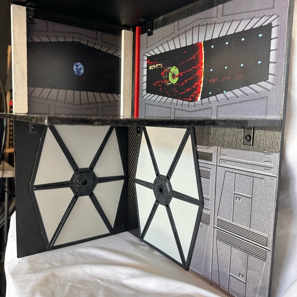 Star Wars Themed Action Figure Display Shelf - Picture 2 of 16